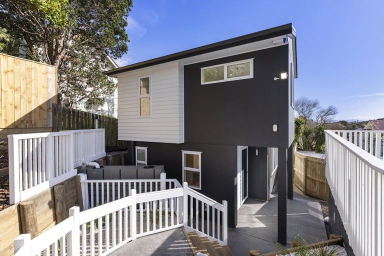 Photo of property in 1 Pinnacle Street, Seatoun, Wellington, 6022