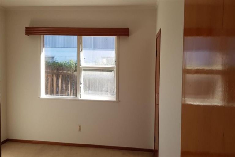 Photo of property in 12 Mickle Street, Te Atatu South, Auckland, 0610