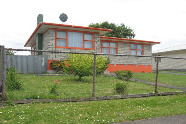 Photo of property in 16 Mascot Avenue, Mangere, Auckland, 2022