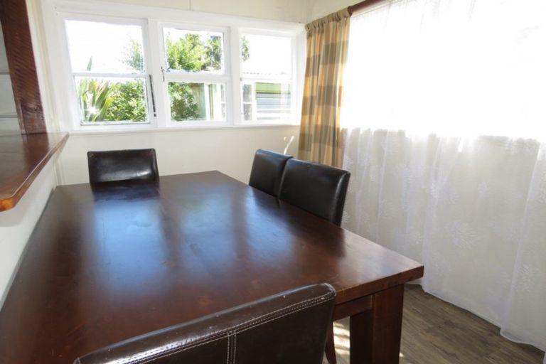 Photo of property in 128 Queen Street, Westport, 7825