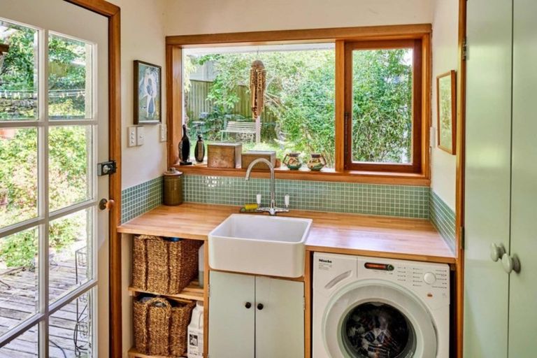 Photo of property in 339 Muritai Road, Eastbourne, Lower Hutt, 5013