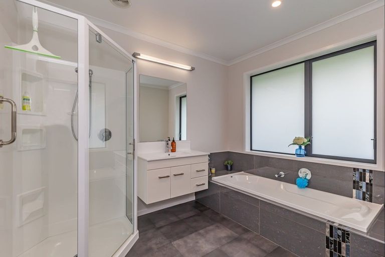 Photo of property in 52 Garth Road, Levin, 5571