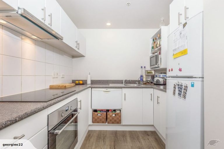 Photo of property in 1 Emily Place, Bellevue, Tauranga, 3110