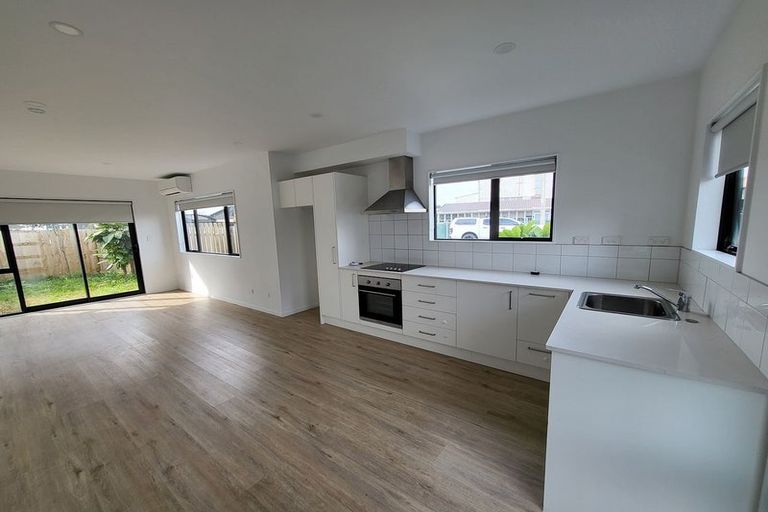 Photo of property in 1 Eileen Newey Place, Henderson, Auckland, 0612