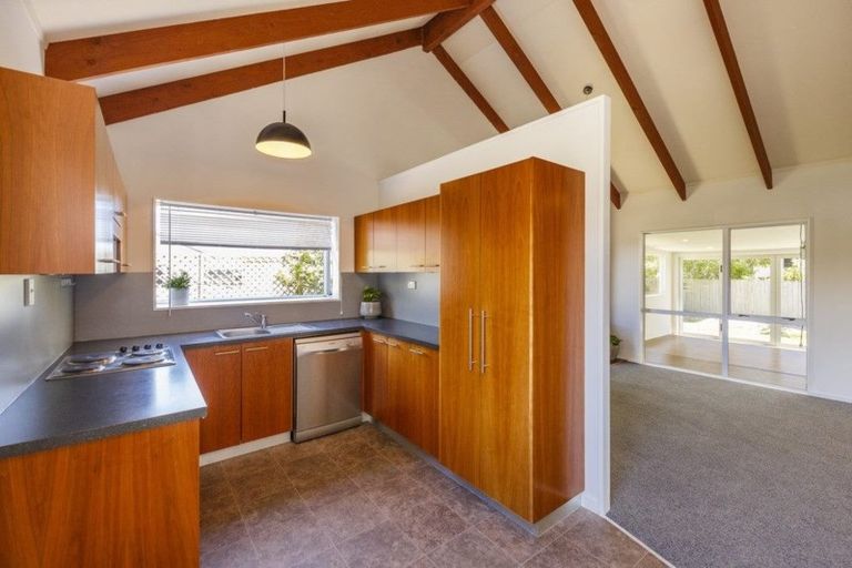Photo of property in 19 Peppertree Glade, Kelvin Grove, Palmerston North, 4414