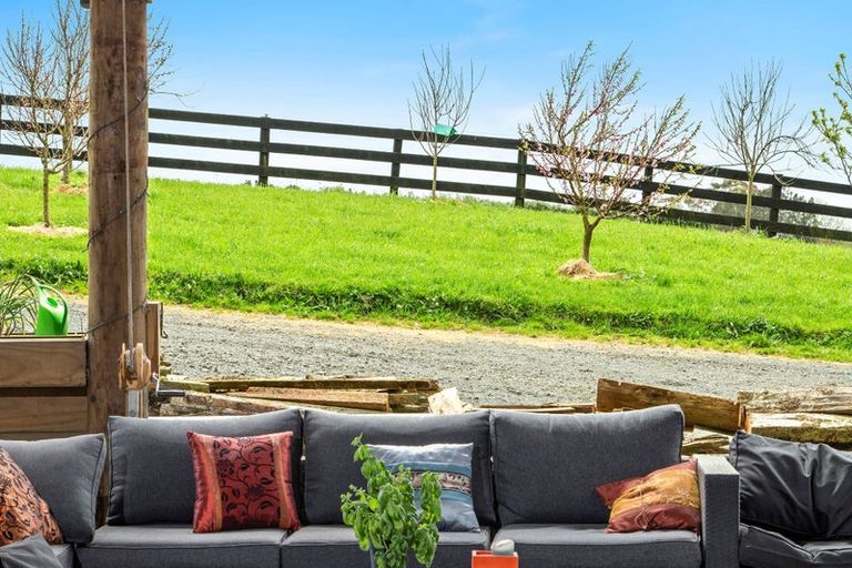 Photo of property in 15 Codlin Road, Waiuku, 2683