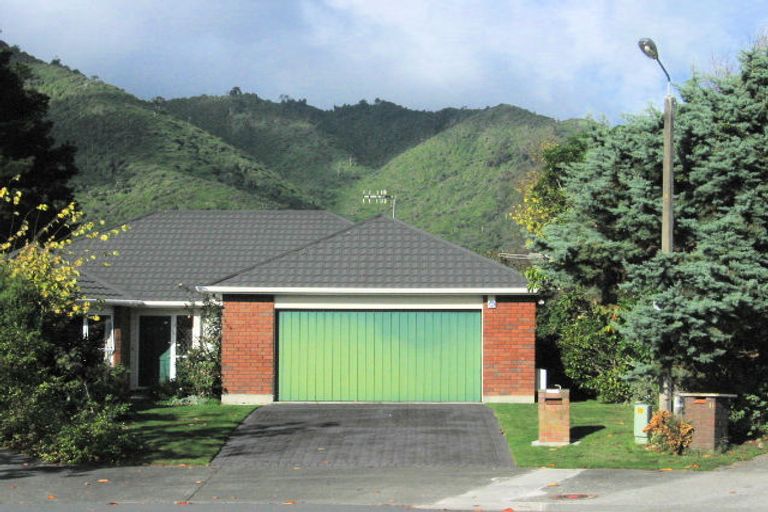 Photo of property in 9 Papawai Grove, Waikanae, 5036