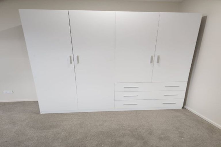 Photo of property in 30 Chelsea View Drive, Chatswood, Auckland, 0626