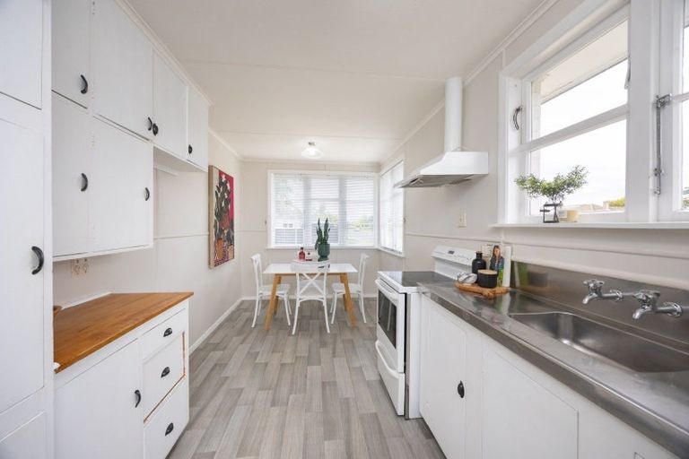 Photo of property in 16 Newbury Street, Awapuni, Palmerston North, 4412