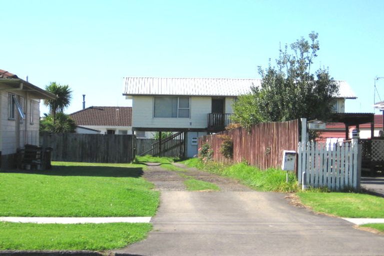 Photo of property in 42 Beach Road, Te Atatu Peninsula, Auckland, 0610