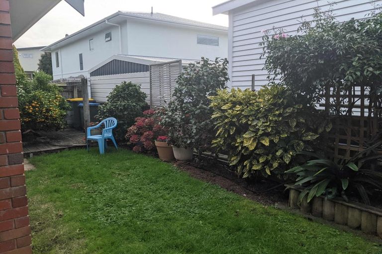 Photo of property in 2/9 Mana Esplanade, Paremata, Porirua, 5026