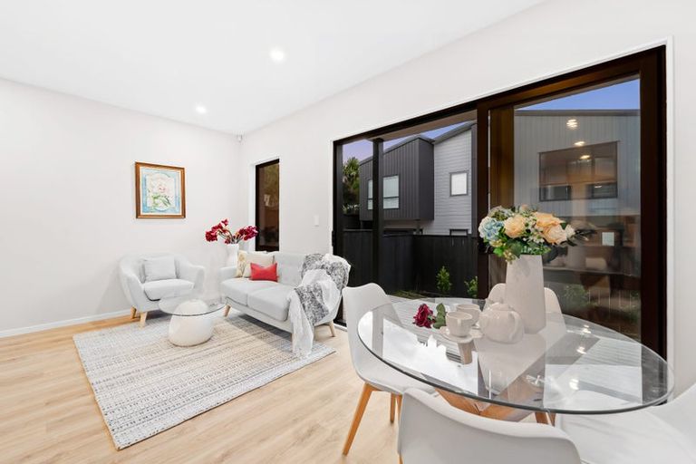 Photo of property in 22 Don Oliver Lane, Glen Eden, 0602