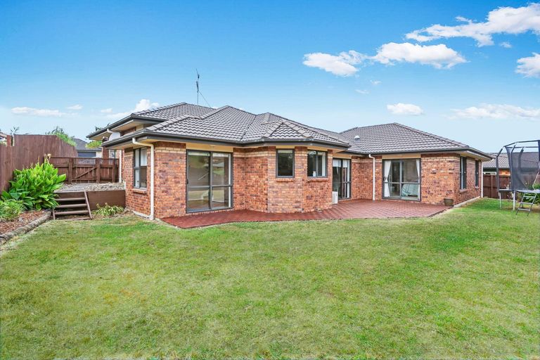 Photo of property in 11 Ina Ville Drive, Pukekohe, 2120