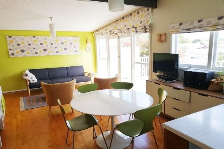 Photo of property in 10 Paramu Avenue, Birkdale, Auckland, 0626