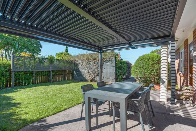 Photo of property in 25 Neil Avenue, Te Atatu Peninsula, Auckland, 0610