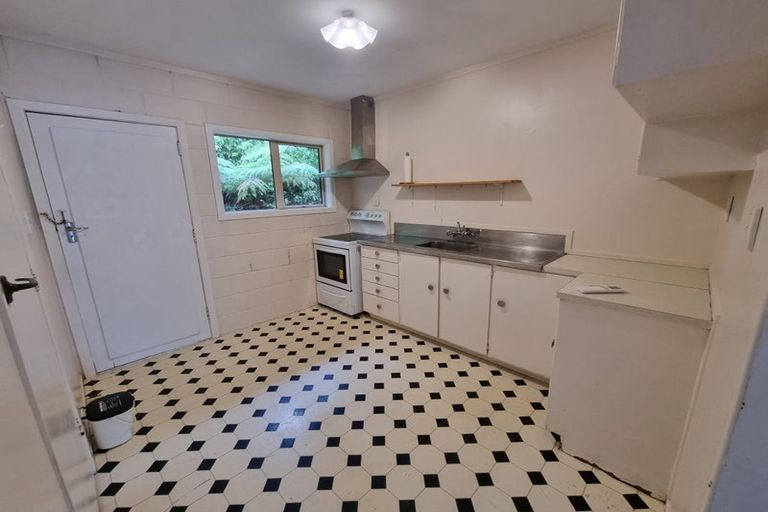 Photo of property in 2 Konini Road, Titirangi, Auckland, 0604
