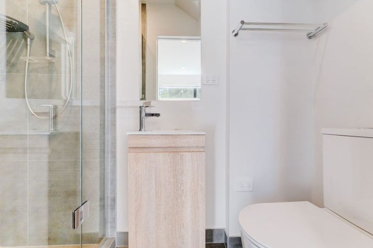 Photo of property in 11/9 Schnapper Rock Road, Greenhithe, Auckland, 0632