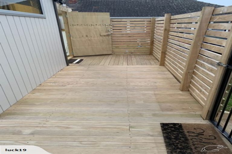 Photo of property in 28 Golf Road, New Lynn, Auckland, 0600