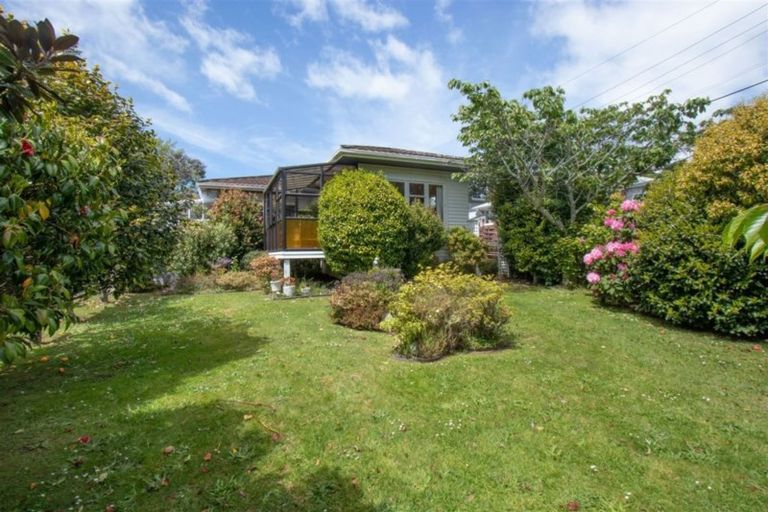 Photo of property in 5 Hollies Crescent, Johnsonville, Wellington, 6037