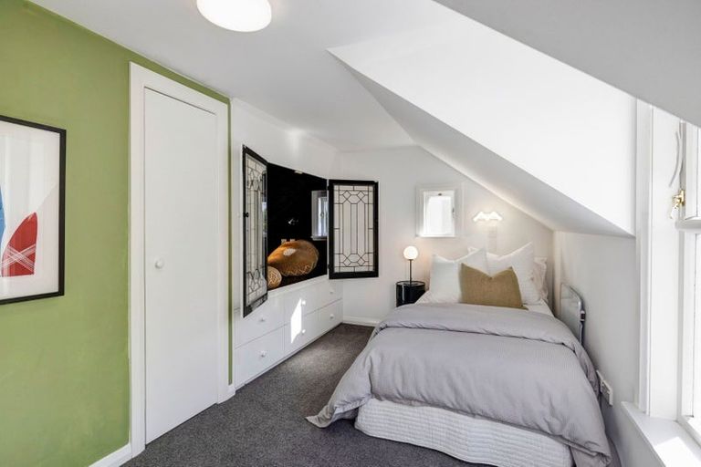 Photo of property in 15 Selwyn Terrace, Thorndon, Wellington, 6011