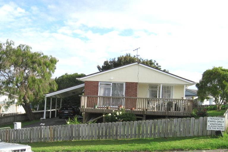 Photo of property in 11 Backhurst Grove, Massey, Auckland, 0614