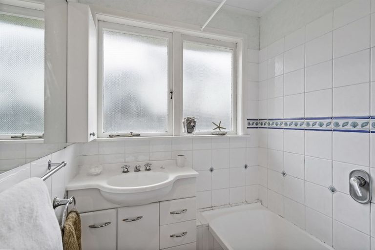 Photo of property in 2/29 Merriefield Avenue, Forrest Hill, Auckland, 0620