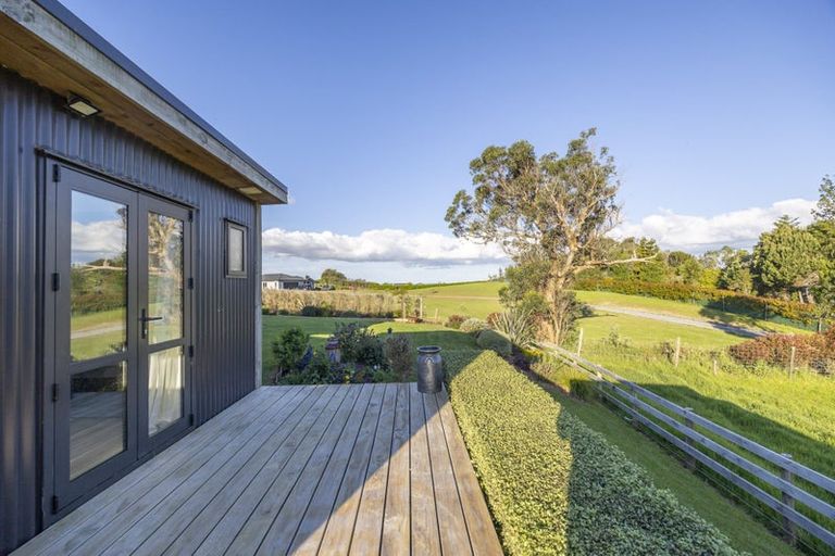 Photo of property in 44b Crosland Road, South Head, 0874