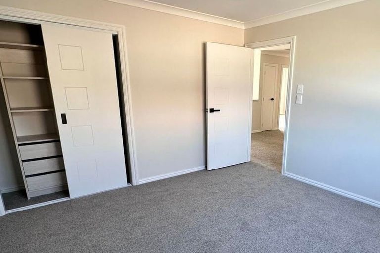 Photo of property in 17b Artesia Close, Shamrock Park, Auckland, 2016