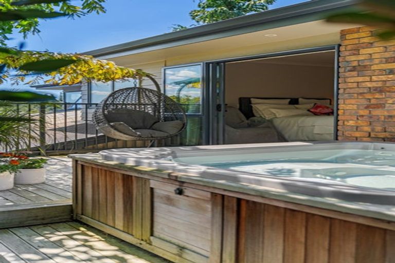 Photo of property in 18 Ko Place, Pyes Pa, Tauranga, 3112