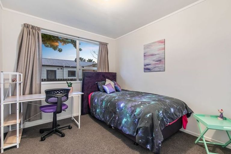 Photo of property in 2/13 Hamurana Place, Te Atatu Peninsula, Auckland, 0610