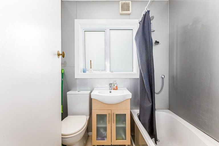 Photo of property in 13b Kim Street, Khandallah, Wellington, 6035