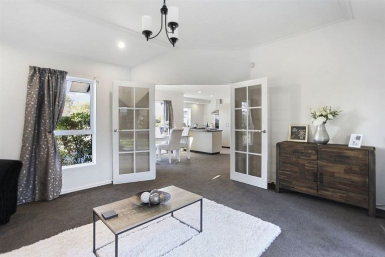 Photo of property in 33 Kirsten Place, Parklands, Christchurch, 8083