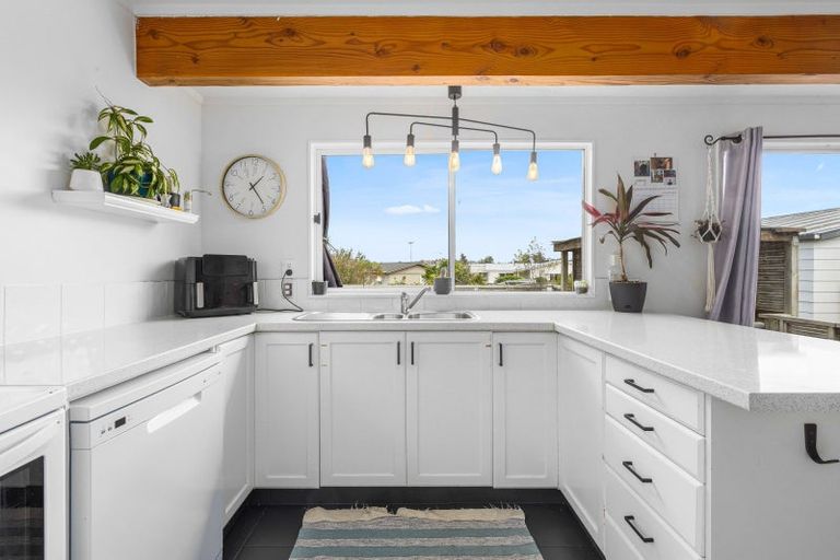 Photo of property in 29 Amorino Drive, Red Beach, 0932