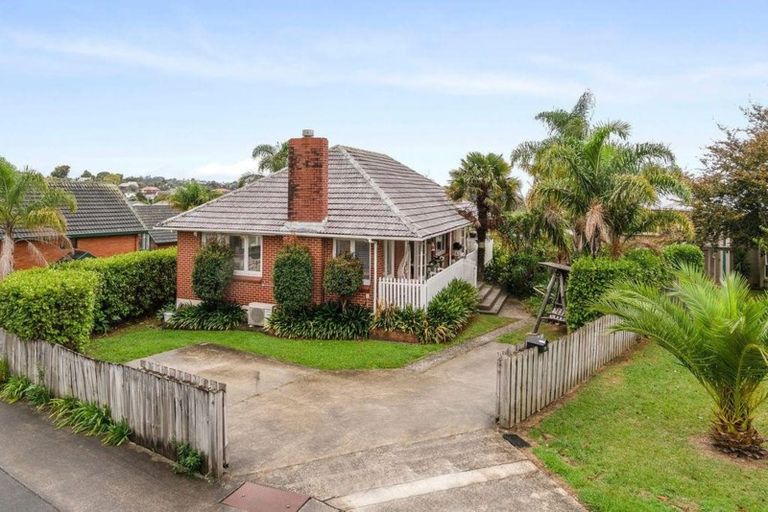 Photo of property in 94 Colwill Road, Massey, Auckland, 0614