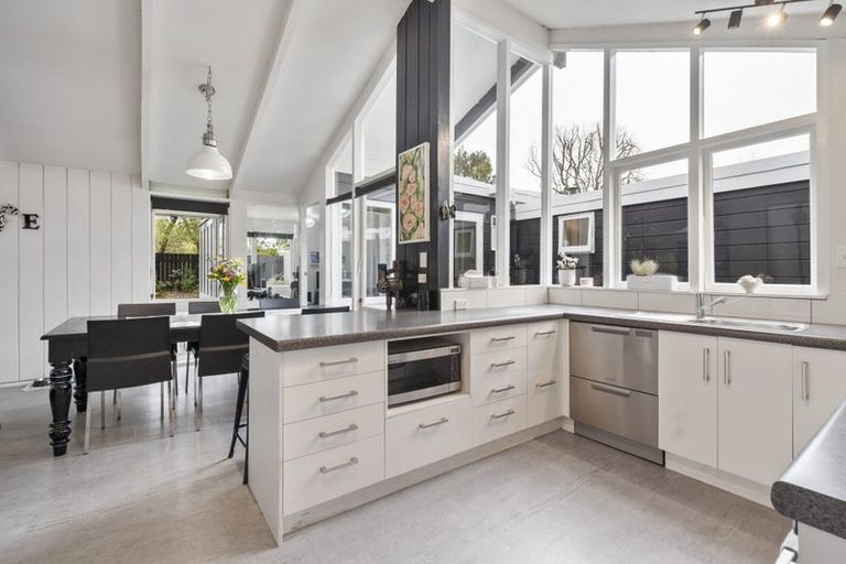 Photo of property in 28 Moerangi Street, West End, Palmerston North, 4410