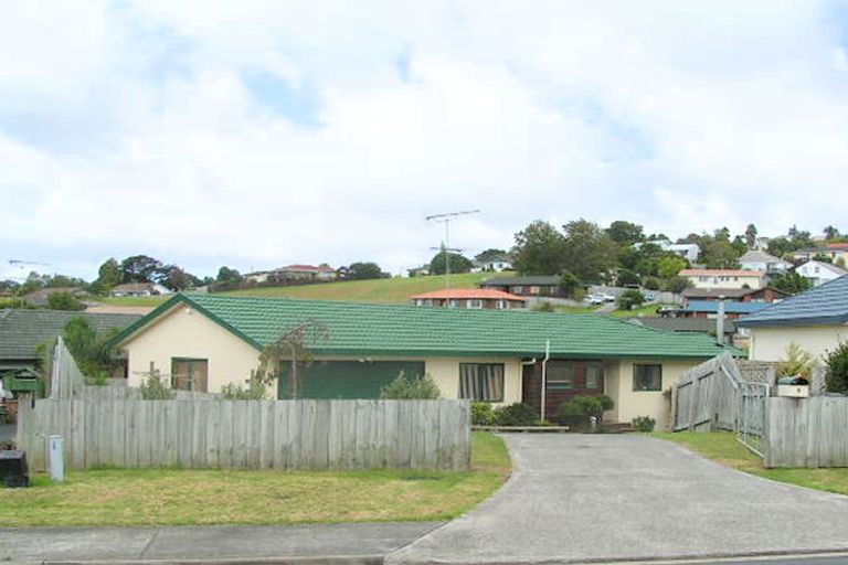 Photo of property in 8 Killygordon Place, Massey, Auckland, 0614