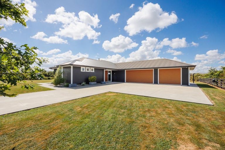 Photo of property in 33 Hartwell Drive, Kelvin Grove, Palmerston North, 4470