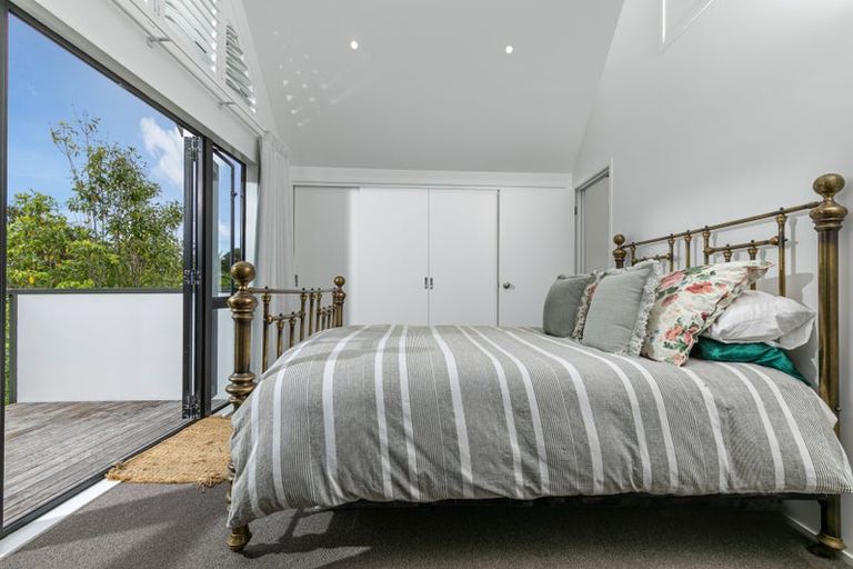 Photo of property in 260a Henderson Valley Road, Henderson, Auckland, 0612