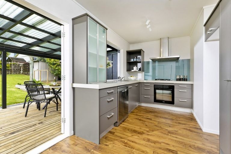 Photo of property in 18 Hellyers Street, Birkdale, Auckland, 0626