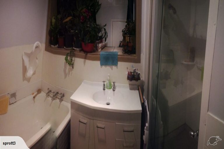 Photo of property in 112 Inwoods Road, Parklands, Christchurch, 8083