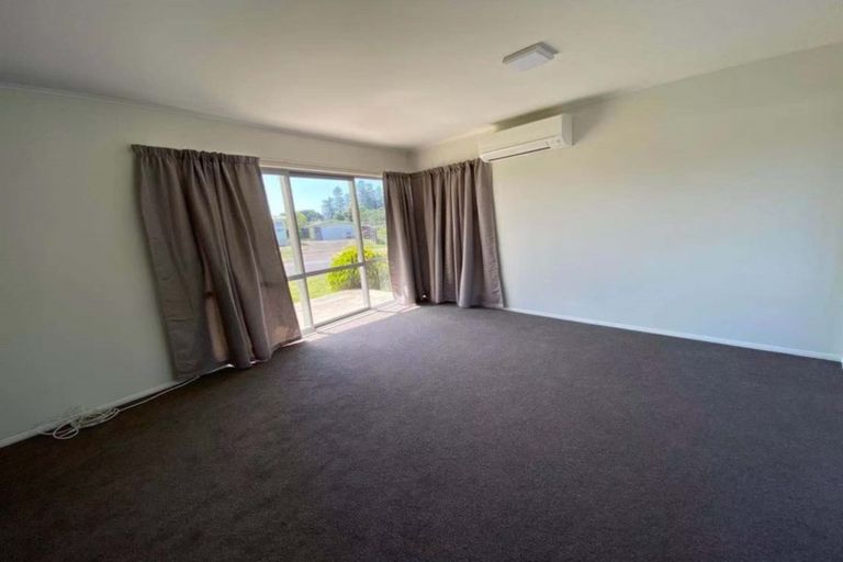 Photo of property in 13 Ilford Crescent, Mangere, Auckland, 2022