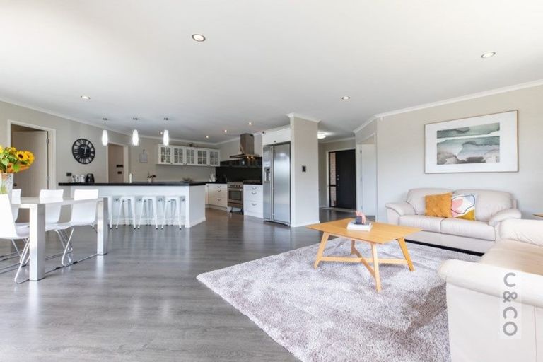 Photo of property in 11 Pohutukawa Parade, Riverhead, 0820