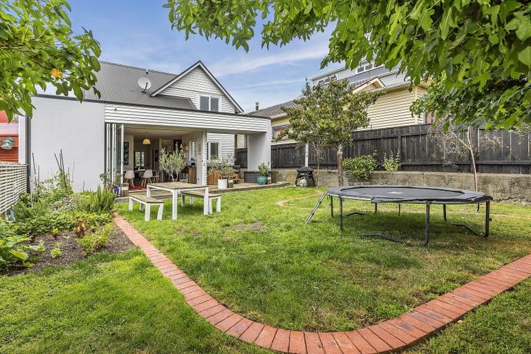 Photo of property in 8 Hargreaves Street, Mount Cook, Wellington, 6021