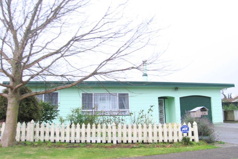 Photo of property in 24 Fife Crescent, Tamatea, Napier, 4112