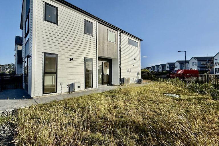 Photo of property in 136 Vintry Drive, Kumeu, 0810