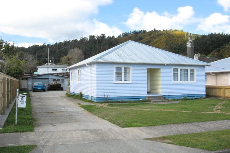 Photo of property in 3 Peel Place, Wainuiomata, Lower Hutt, 5014