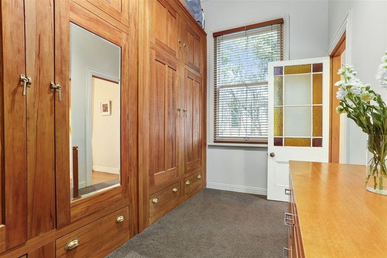 Photo of property in 58 Gladstone Road, Northcote, Auckland, 0627
