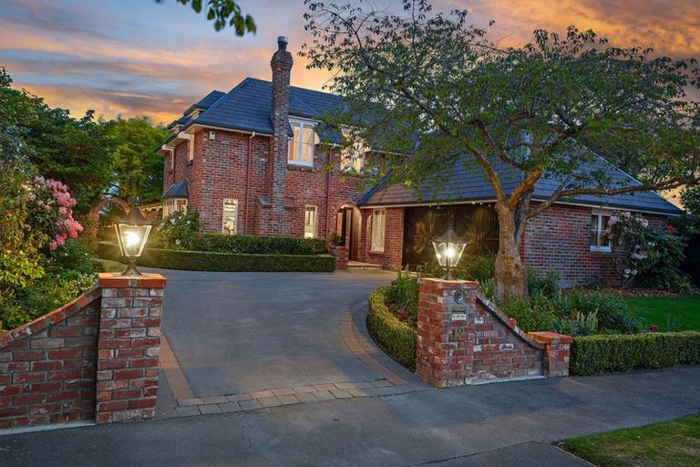 Photo of property in 12 Glenburn Place, Avonhead, Christchurch, 8042