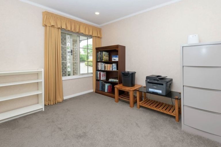 Photo of property in 7 Magilligan Close, East Tamaki Heights, Auckland, 2016