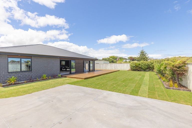Photo of property in 5 Golf Vue Place, Castlecliff, Whanganui, 4501